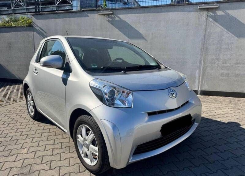 Cinza Usado 2009 Toyota iQ Citadino | € 7.750 (Preço justo) - Imagem 1/4