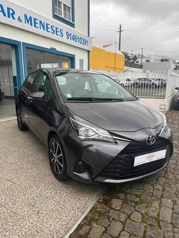 Cinzento Usado 2020 Toyota Yaris Comfort | € 15.500 (Preço justo) - Imagem 1/4