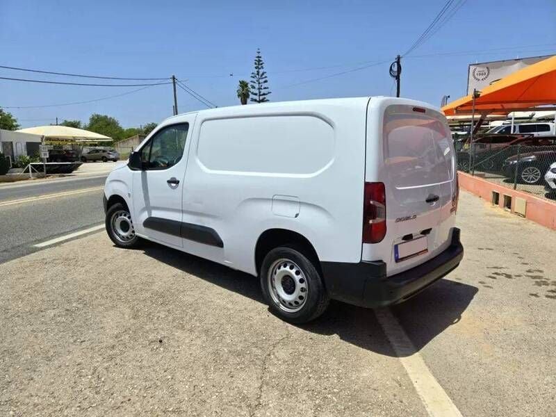 Usado Fiat Doblò S 100 HP (73 kW) 2022 Branco Monovolume