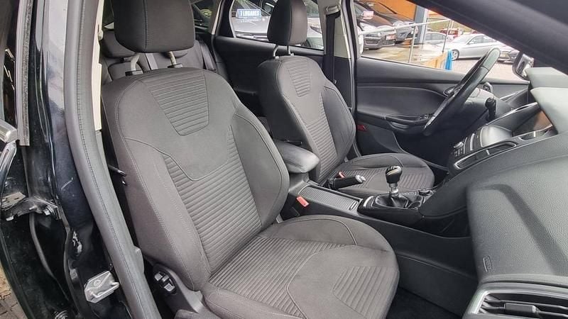 Usado Ford Focus Titanium 125 HP (91 kW) 2016 Preto Sedan