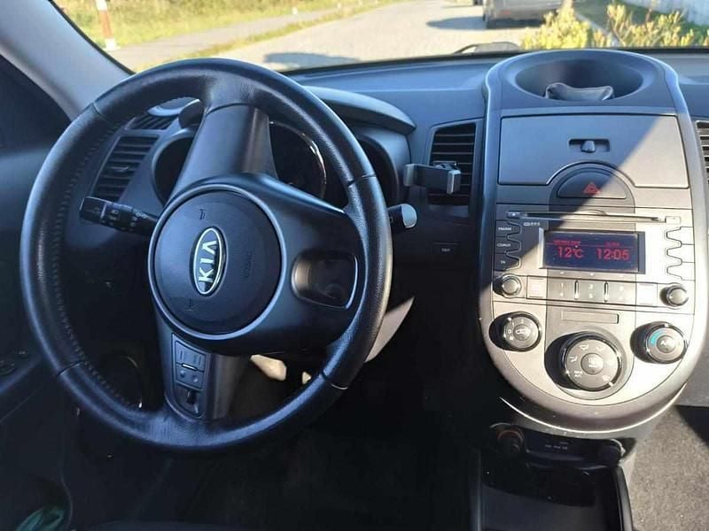 Cinzento Usado 2010 Kia Soul SUV | € 6.500 - Imagem 1/3