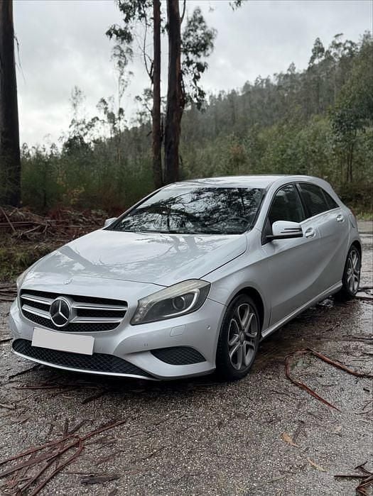 Usado Mercedes A180 107 HP (78 kW) 2012 Sedan