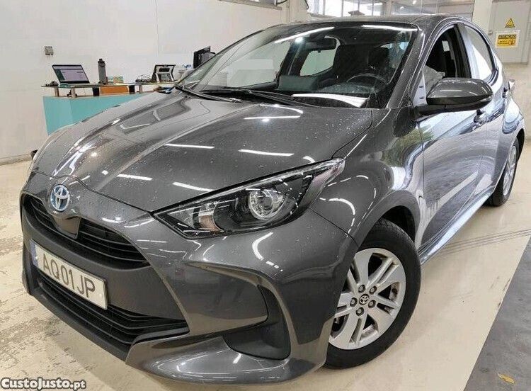 Cinza Usado 2022 Toyota Yaris Hybrid Plus | € 16.799 (Preço justo) - Imagem 1/1