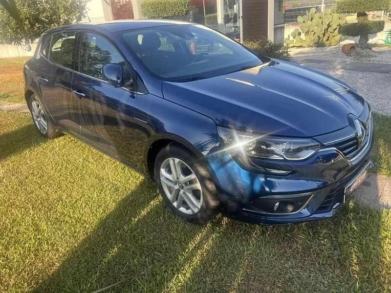 Usado Renault Mégane IV 110 HP (80 kW) 2017 Azul Coupé