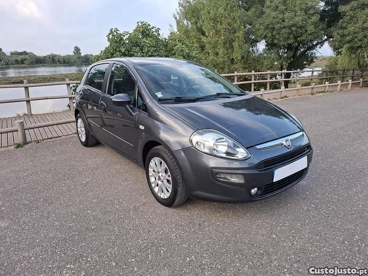 Usado Fiat Punto 75 HP (55 kW) 2010 Cinza Citadino