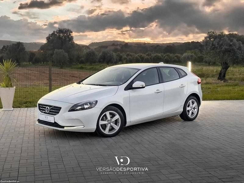 Branco Usado 2018 Volvo V40 Carrinha | € 14.950 (Bom preço) - Imagem 1/4