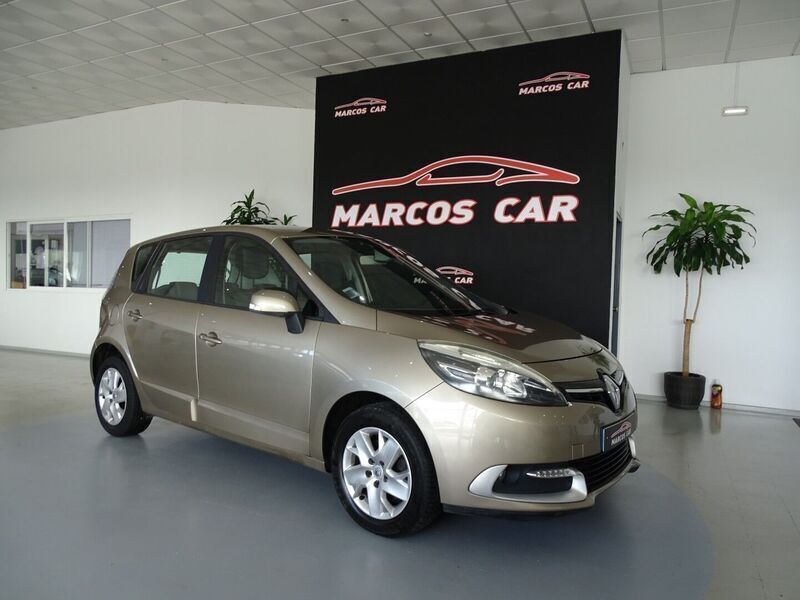 Dourado Usado 2014 Renault Scénic III Expression Monovolume | € 11.900 (Caro) - Imagem 1/4