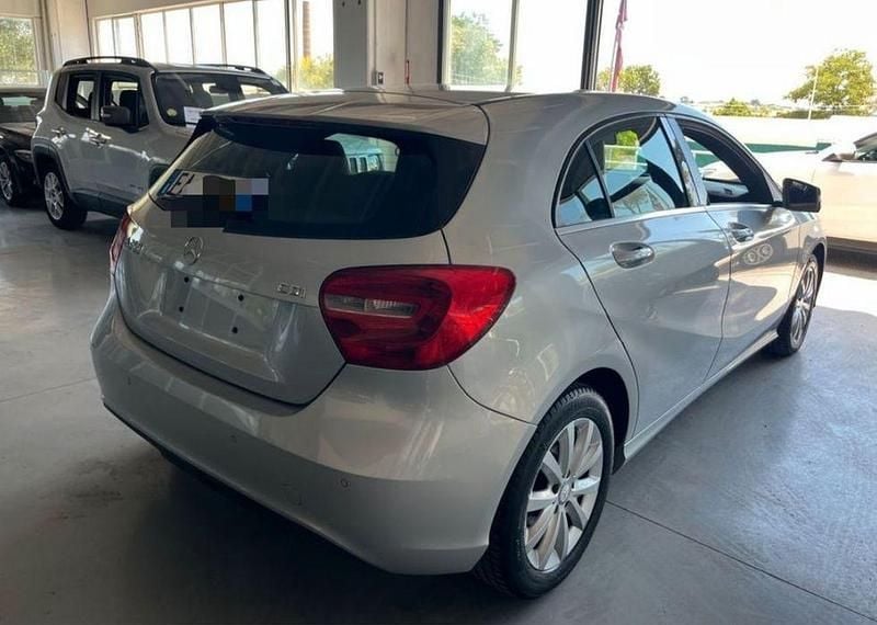 Usado 2015 Mercedes A180 Sedan | € 13.990 (Bom preço) - Imagem 1/3