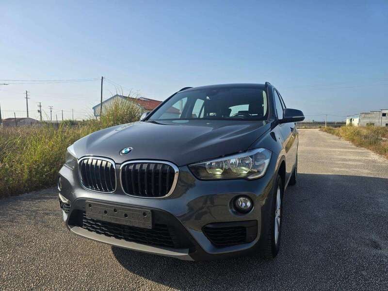 Cinzento Usado 2019 BMW X1 SUV | € 22.490 (Preço justo) - Imagem 1/4