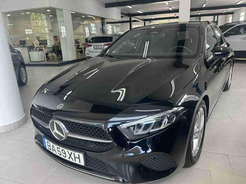 Preto Usado 2023 Mercedes 200 | € 28.800 - Imagem 1/4