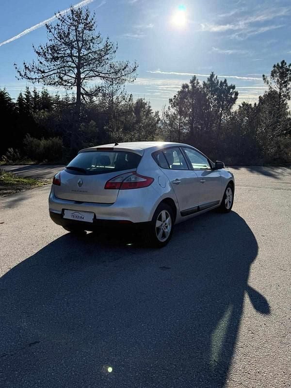 Usado Renault Mégane III 106 HP (77 kW) 2009 Cinzento Citadino