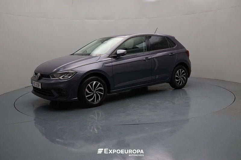 Cinza Usado 2023 VW Polo Life Sedan | € 19.990 (Preço justo) - Imagem 1/4