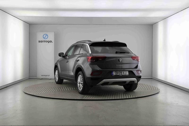 Usado VW T-Roc Life 110 HP (80 kW) 2024 Cinza SUV