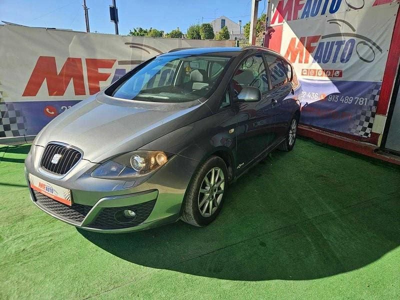 Usado Seat Altea 105 HP (77 kW) 2012 Cinzento Monovolume