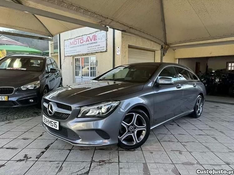Cinza Usado 2016 Mercedes CLA180 Urban Sedan | € 17.950 (Bom preço) - Imagem 1/1
