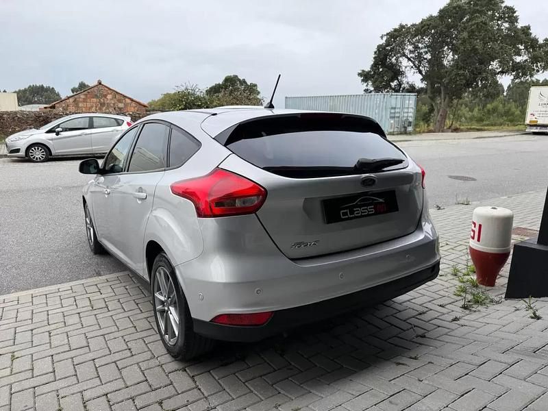 Usado Ford Focus Titanium 120 HP (88 kW) 2018 Cinzento Citadino