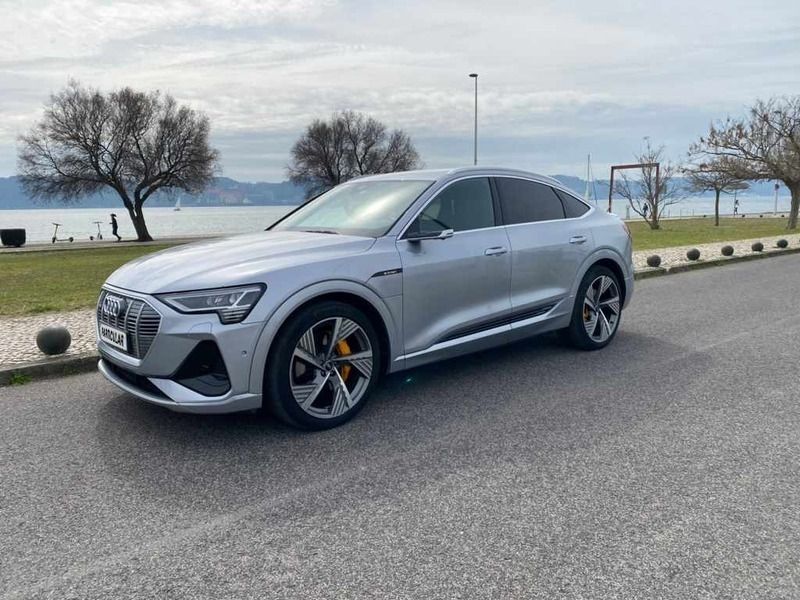 Cinzento Usado 2020 Audi e-tron Premium SUV | € 35.000 (Caro) - Imagem 1/4