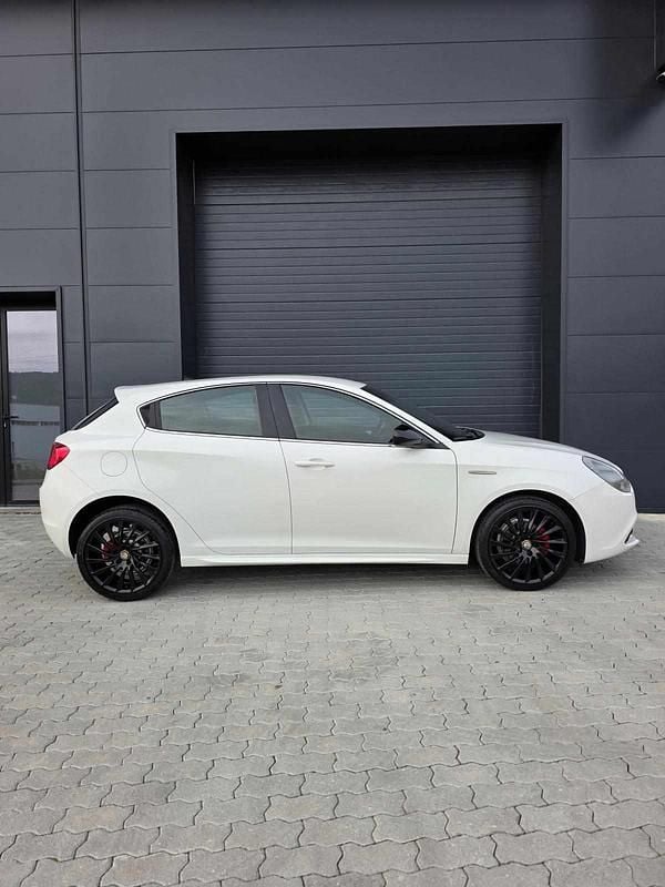Usado Alfa Romeo Giulietta 105 HP (77 kW) 2011 Branco Citadino