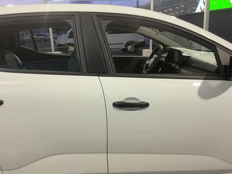Usado Dacia Sandero Essentiel 101 HP (74 kW) 2025 Branco