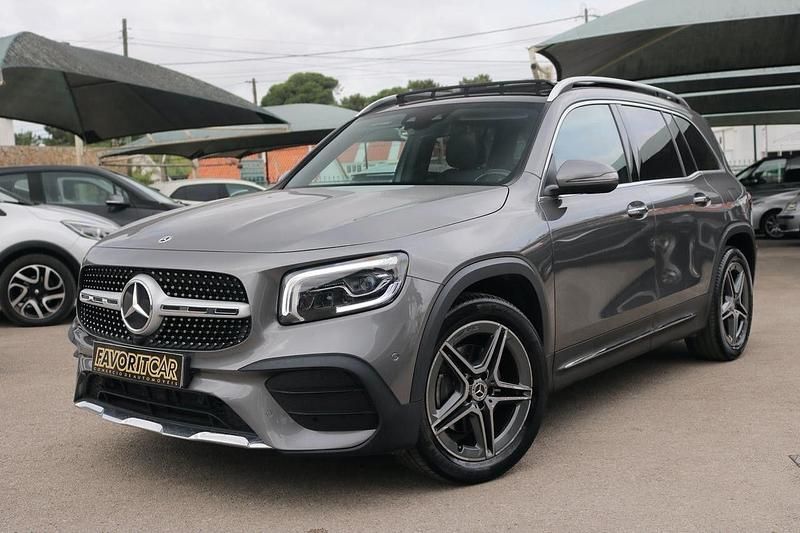 Cinza Usado 2020 Mercedes GLB200 AMG line SUV | € 35.900 - Imagem 1/4