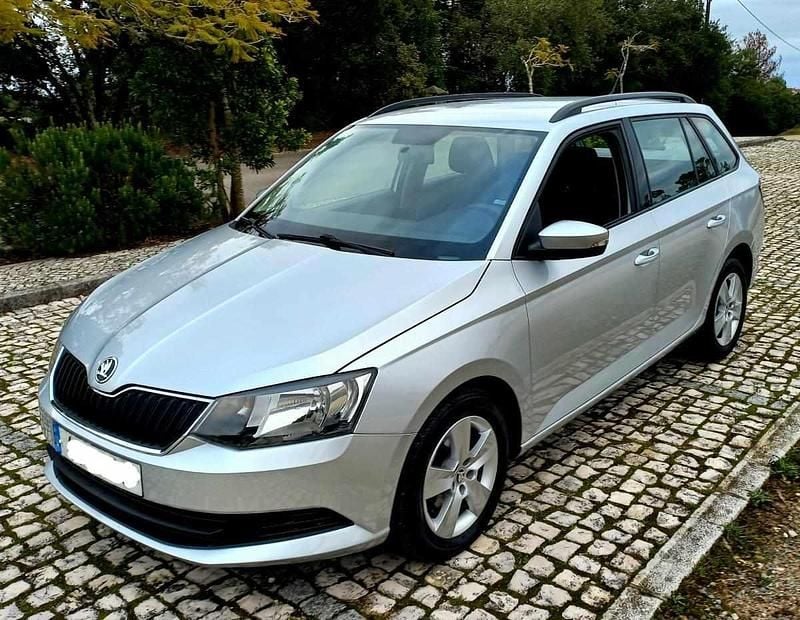 Cinzento Usado 2017 Skoda Fabia Carrinha | € 8.500 (Super Preço) - Imagem 1/4
