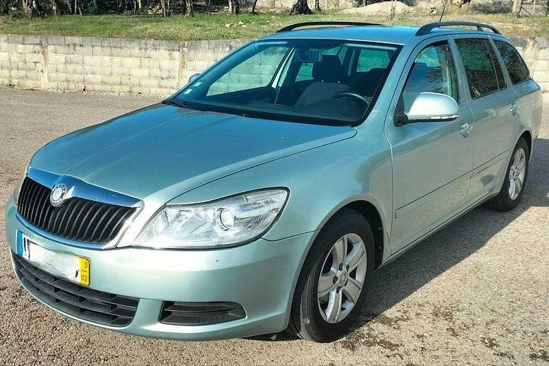 Usado Skoda Octavia GreenLine 105 HP (77 kW) 2010 Cinzento Carrinha