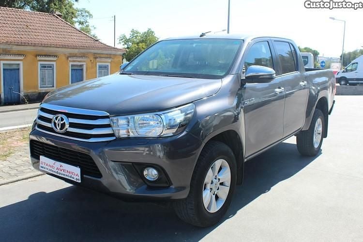 Castanho Usado 2020 Toyota HiLux Pickup | € 29.900 (Super Preço) - Imagem 1/1