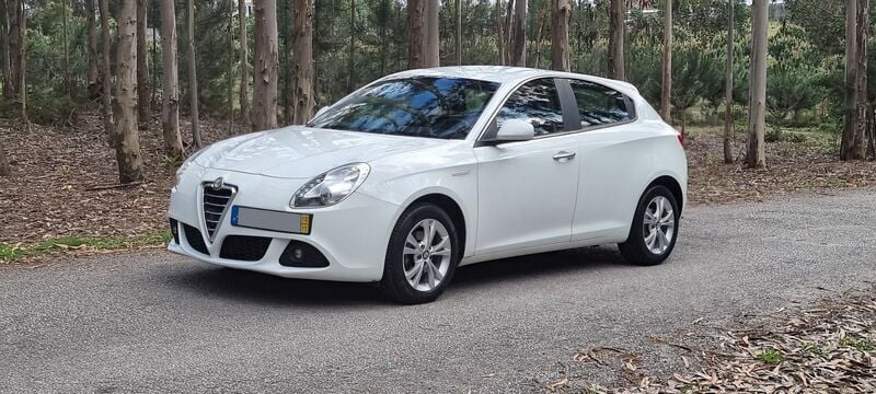 Branco Usado 2010 Alfa Romeo Giulietta Distinctive Citadino | € 9.500 (Preço justo) - Imagem 1/4