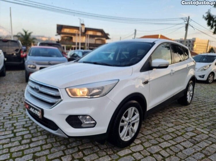 Castanho Usado 2018 Ford Kuga Titanium SUV | € 13.999 (Bom preço) - Imagem 1/1