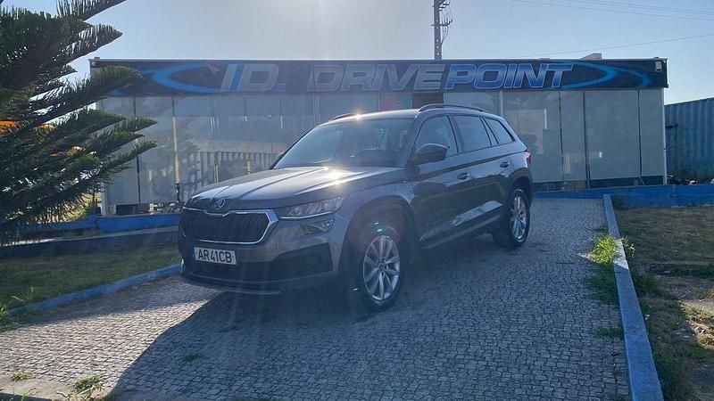 Cinzento Usado 2022 Skoda Kodiaq Ambition SUV | € 24.900 (Preço justo) - Imagem 1/4
