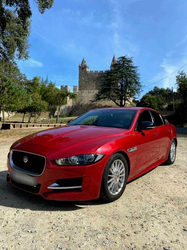 Vermelho Usado 2016 Jaguar XE Sedan | € 18.900 (Preço elevado) - Imagem 1/4