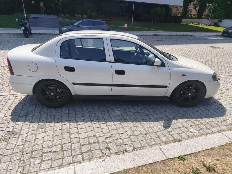 Usado 2000 Opel Astra Sedan | € 2.000 (Preço justo) - Imagem 1/4