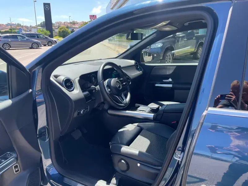 Usado Mercedes B180 Progressive 116 HP (85 kW) 2021 Azul denim Monovolume