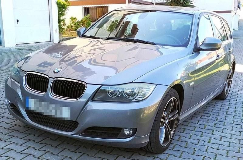 Cinzento Usado 2010 BMW 318 Carrinha | € 9.100 (Bom preço) - Imagem 1/4