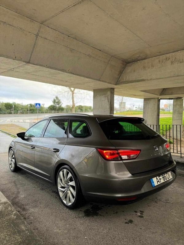 Cinzento Usado 2014 Seat Leon Ecomotive Citadino | € 9.950 (Preço justo) - Imagem 1/4