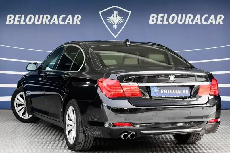 Usado BMW 730 245 HP (180 kW) 2011 Preto Sedan