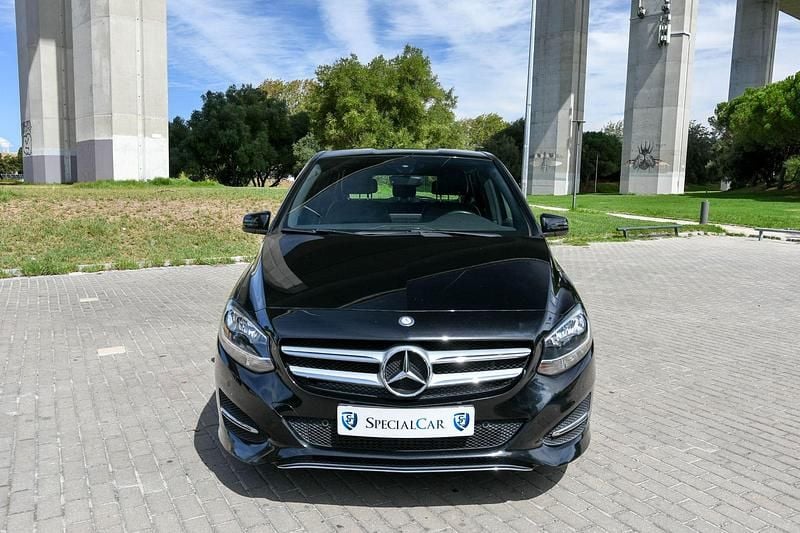 Preto Usado 2015 Mercedes B180 Style Monovolume | € 17.950 (Preço elevado) - Imagem 1/4