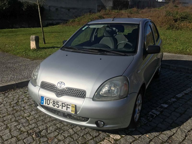 Vendido Toyota Yaris luna - Carros usados para venda