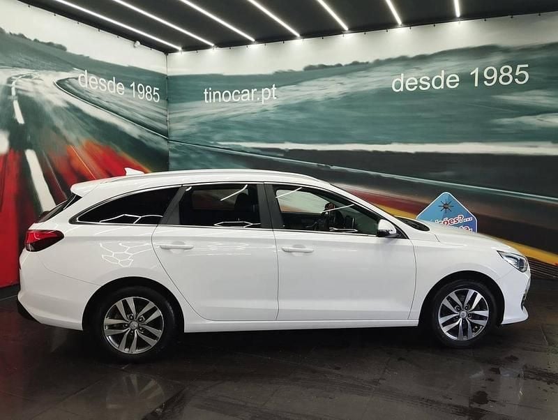 Usado Hyundai i30 116 HP (85 kW) 2019 Branco Carrinha