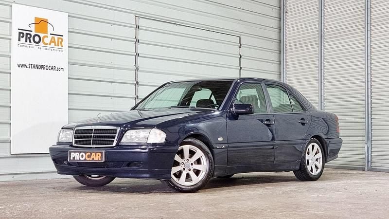 Azul Usado 1998 Mercedes C220 Classic Sedan | € 3.900 - Imagem 1/4