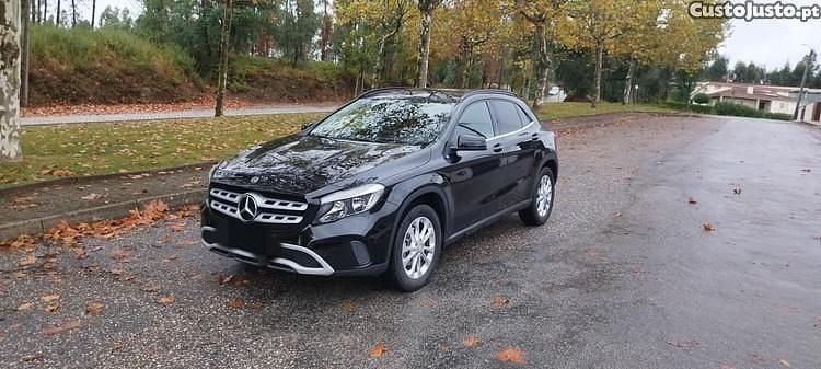 Preto Usado 2017 Mercedes GLA180 SUV | € 21.750 (Bom preço) - Imagem 1/1