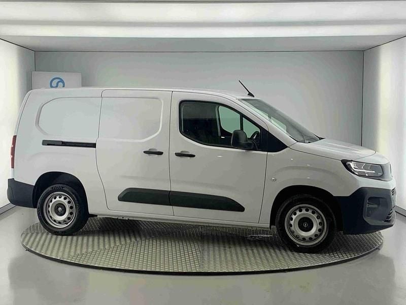 Branco Usado 2024 Opel Combo Monovolume | € 22.490 (Caro) - Imagem 1/4