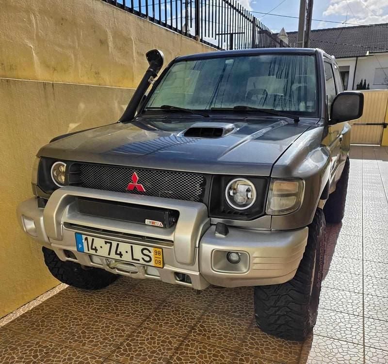 Cinzento Usado 1998 Mitsubishi Pajero SUV | € 15.500 - Imagem 1/4