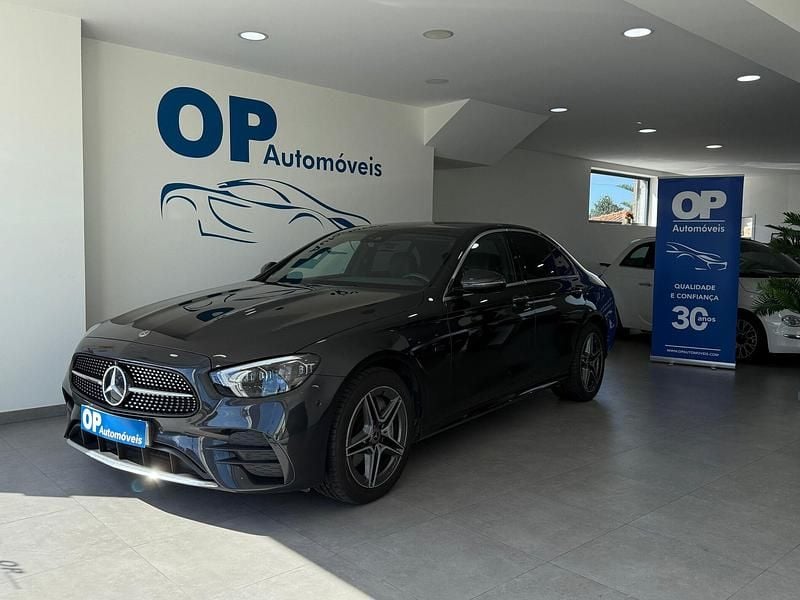 Cinza Usado 2021 Mercedes E300 AMG line Sedan | € 44.450 (Preço elevado) - Imagem 1/4