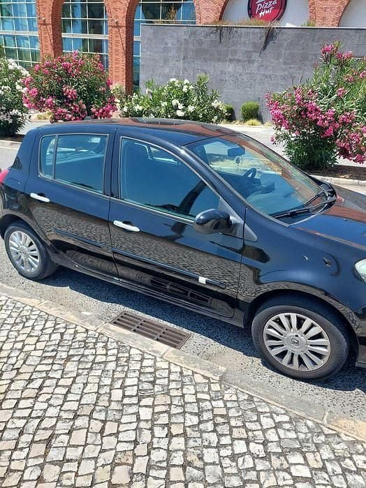 Usado 2010 Renault Clio III Sedan | € 4.300 - Imagem 1/4