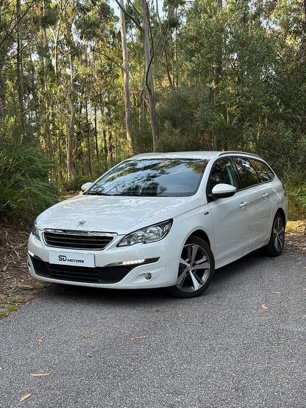 Branco Usado 2016 Peugeot 308 Style Carrinha | € 11.900 (Preço justo) - Imagem 1/4