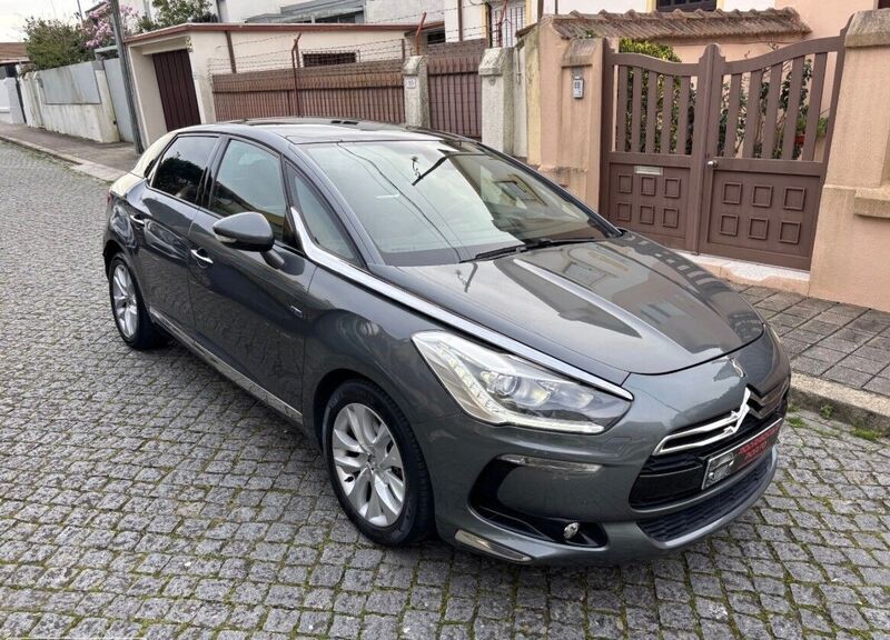 Cinza Usado 2013 DS Automobiles DS5 So Chic Citadino | € 9.450 (Bom preço) - Imagem 1/4