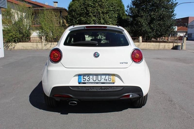 Usado Alfa Romeo MiTo 105 HP (77 kW) 2018 Branco Citadino
