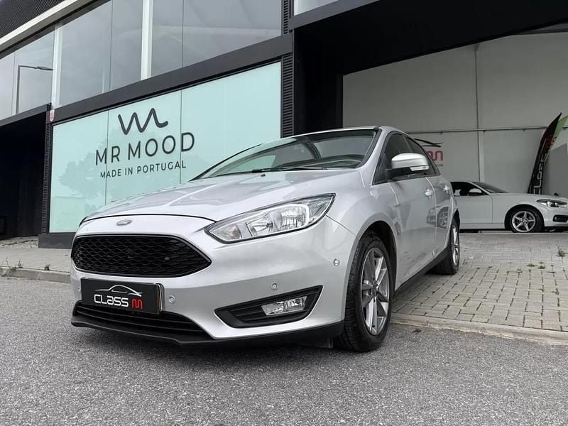 Usado Ford Focus Titanium 120 HP (88 kW) 2018 Cinzento Citadino
