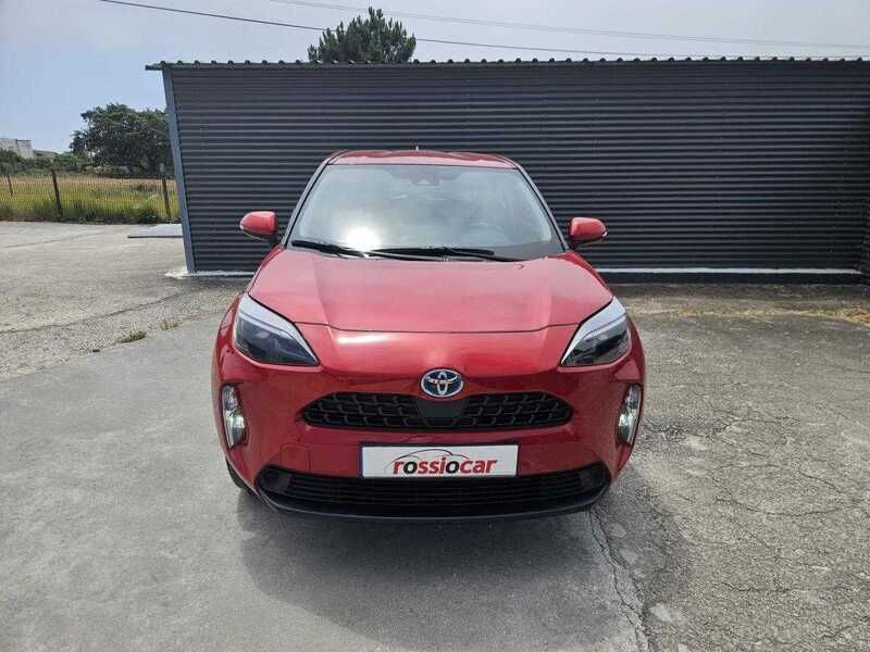 Usado Toyota Yaris Hybrid 116 HP (85 kW) 2021 Vermelho